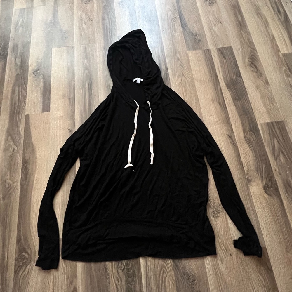 Light black pullover